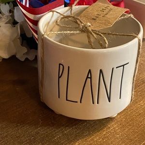 Rae Dunn was planter